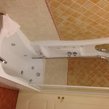 Hotel Barolo 호텔 3*